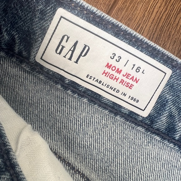 Gap high rise mom jean - Picture 3 of 3